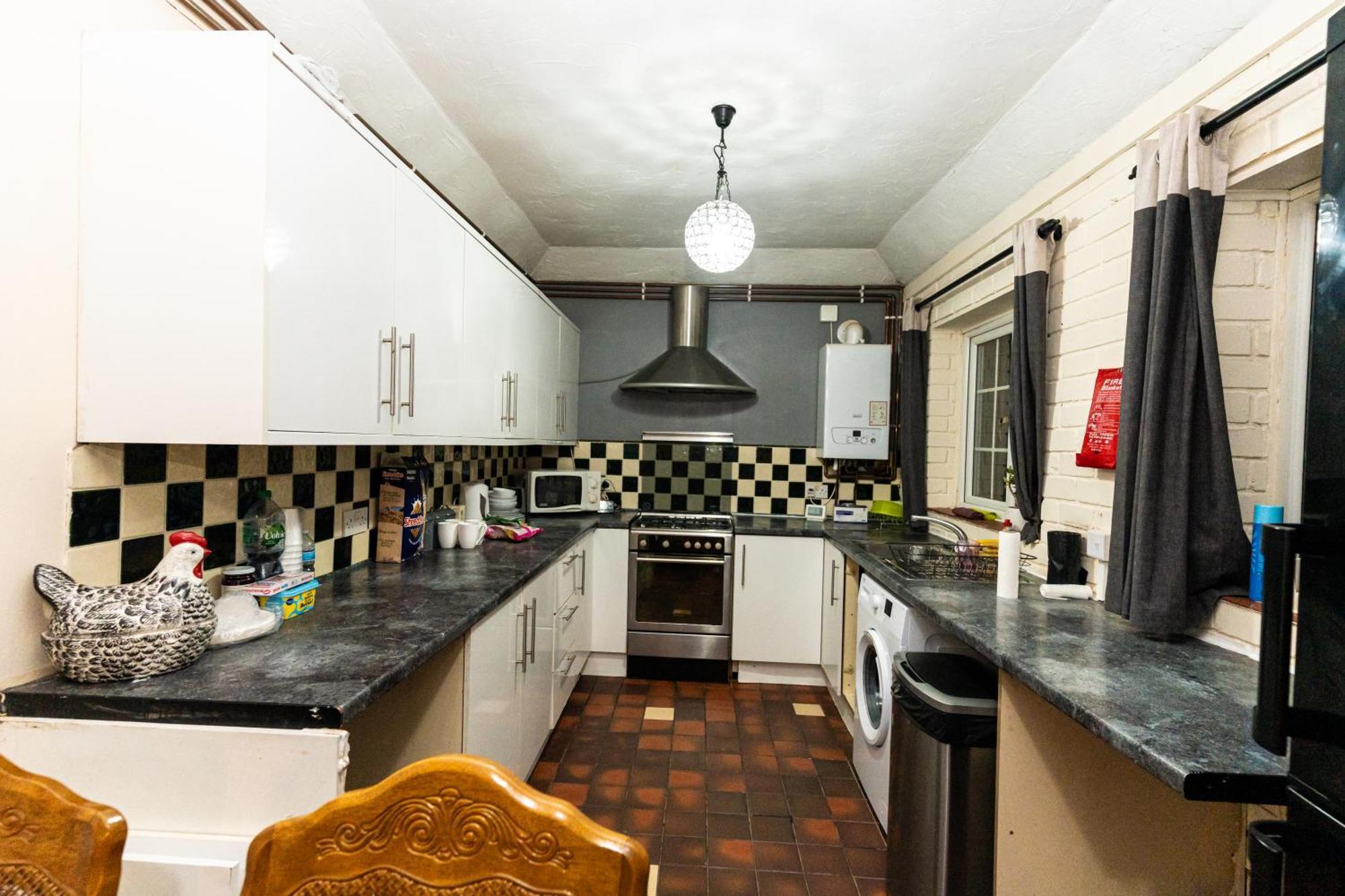 461 Shirley Road Hall B28 8ql Apartment *